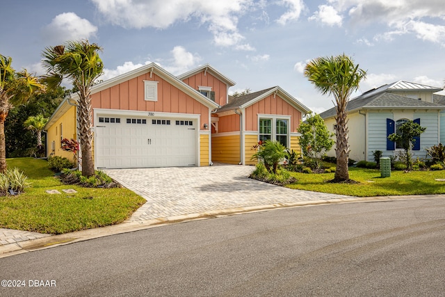 view of front facade with a garage and a front yard