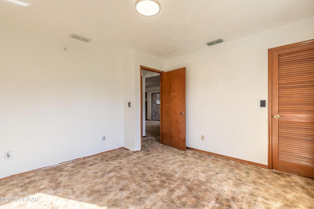 unfurnished room featuring carpet flooring, baseboards, and visible vents