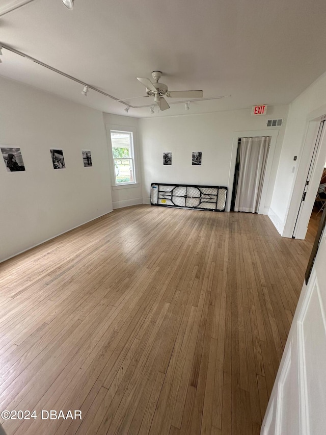 empty room featuring wood-type flooring and ceiling fan