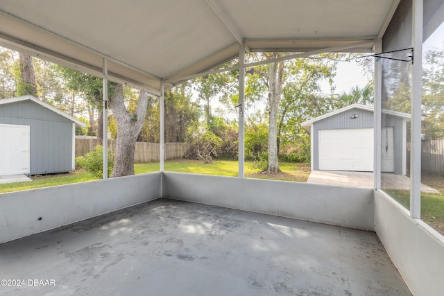 unfurnished sunroom featuring a healthy amount of sunlight and vaulted ceiling