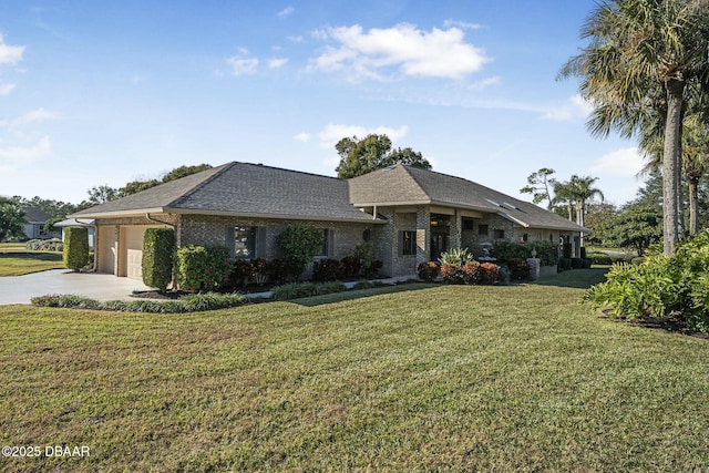 view of front facade featuring a front yard and a garage