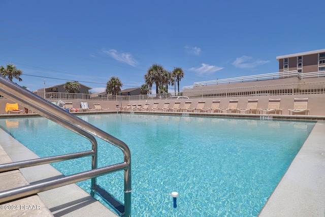 view of swimming pool