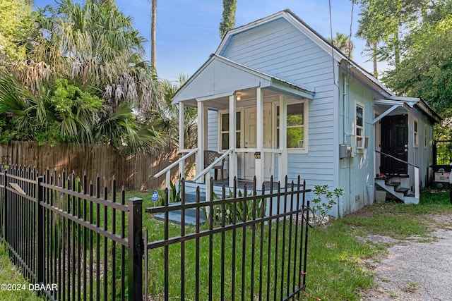 545 Cannon St, Daytona Beach, FL 32114 - view of front of house featuring a fenced backyard