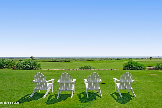 view of yard featuring a rural view