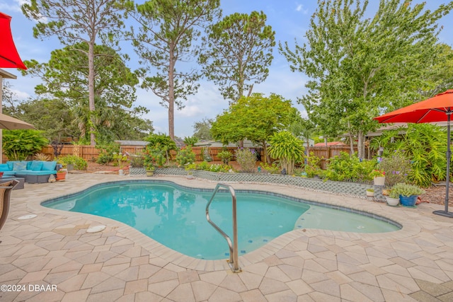 view of swimming pool featuring an outdoor hangout area and a patio area