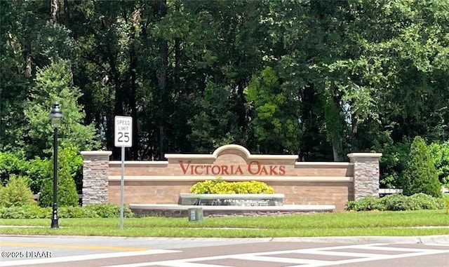 330 Charles Dr, Deland, FL 32724 - view of community sign