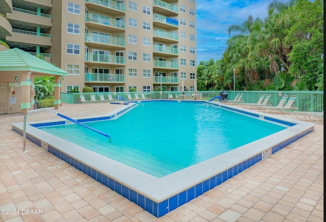 view of swimming pool