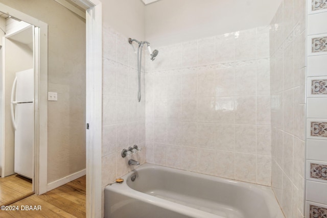 bathroom featuring wood-type flooring and tiled shower / bath combo