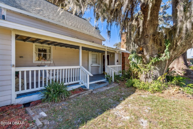 property entrance with a porch