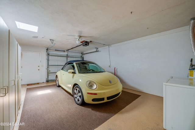 garage featuring washing machine and dryer, ceiling fan, and a garage door opener