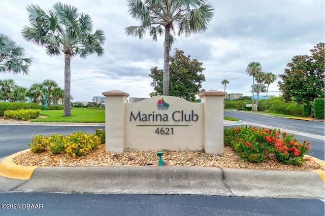 view of community / neighborhood sign