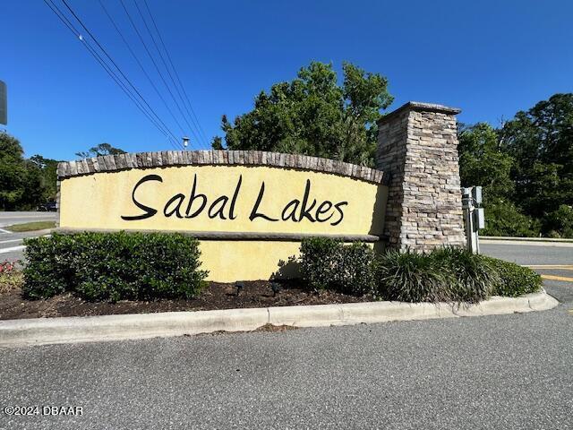 view of community / neighborhood sign