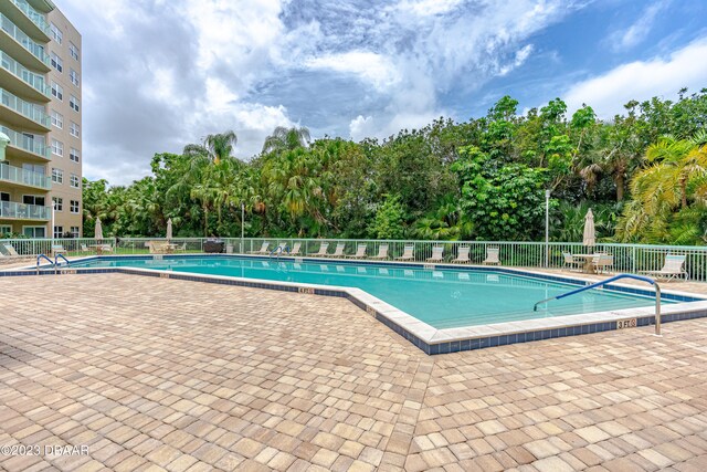 view of swimming pool