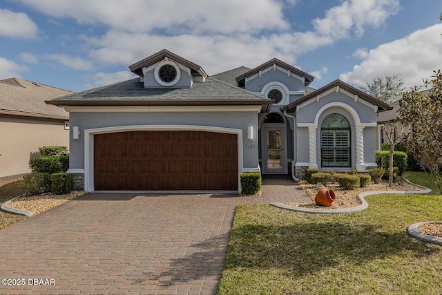 view of front of house featuring a front yard and a garage