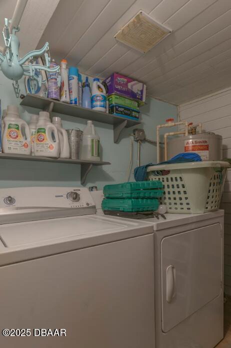 laundry room with wooden ceiling, laundry area, and independent washer and dryer