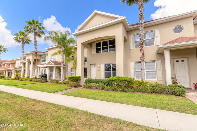 view of front of house with a front yard