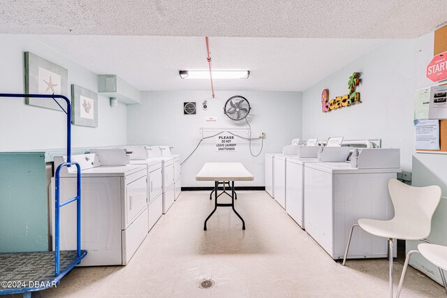 clothes washing area featuring a textured ceiling and independent washer and dryer