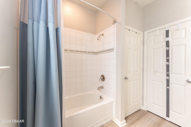 bathroom with shower / bath combo