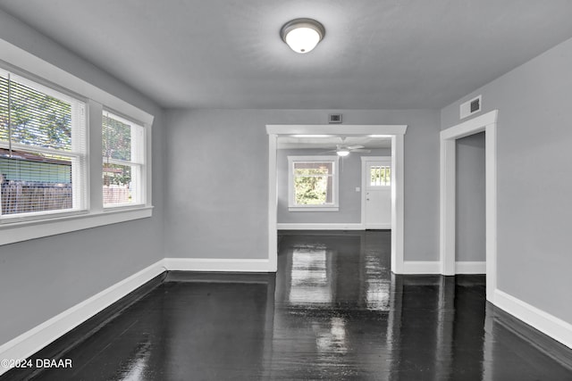 empty room featuring ceiling fan