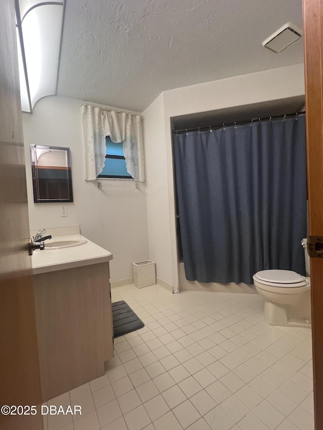 112 Underbrush Trl, Port Orange, FL 32128 - bathroom featuring tile patterned flooring, vanity, a textured ceiling, and shower / tub combo
