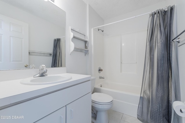 full bathroom featuring shower / bath combo with shower curtain, toilet, vanity, tile patterned floors, and a textured ceiling