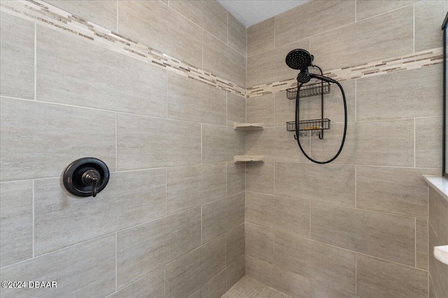 bathroom featuring tiled shower