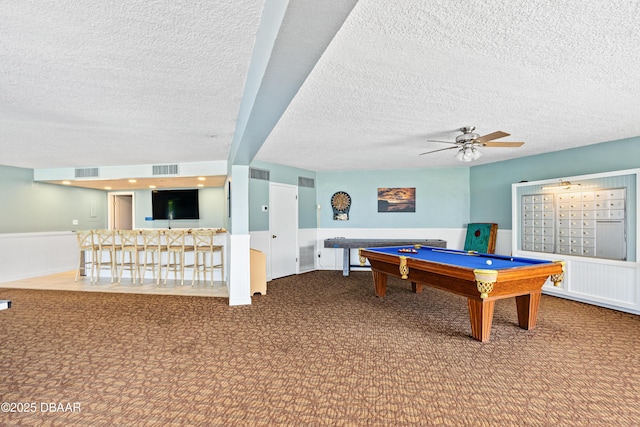 rec room with visible vents, carpet floors, wainscoting, and mail area