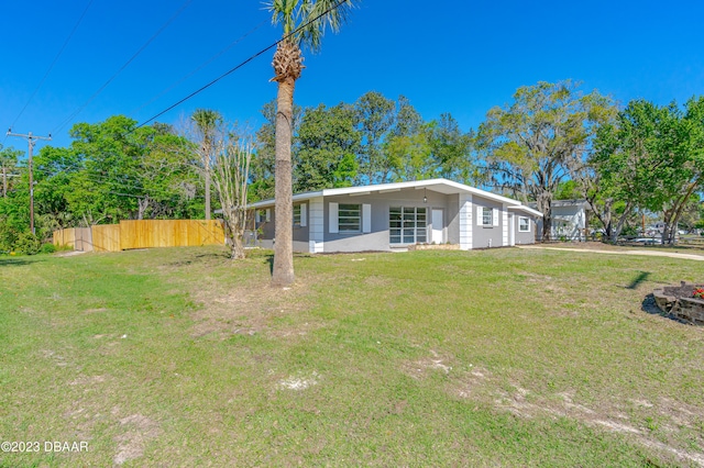 ranch-style house featuring a front lawn