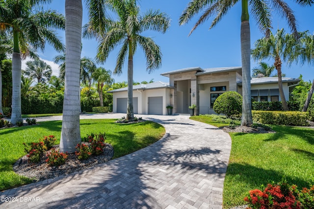 view of front of house featuring a garage and a front yard