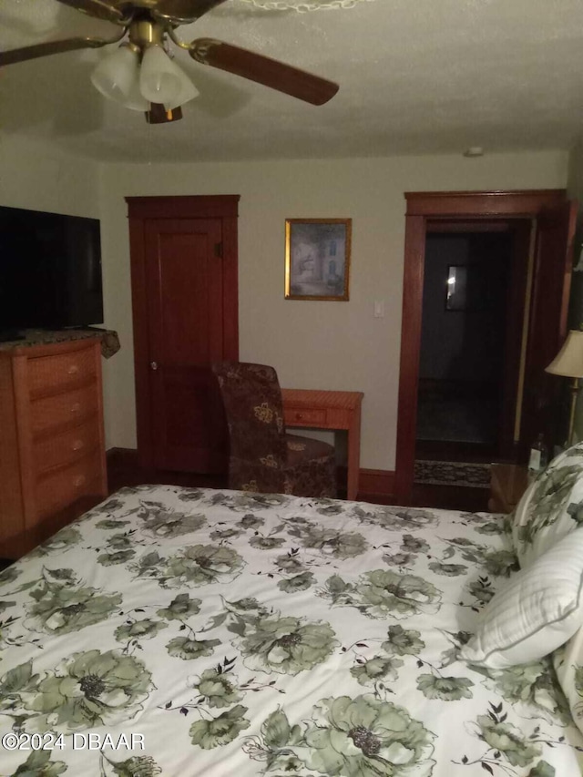 bedroom featuring ceiling fan