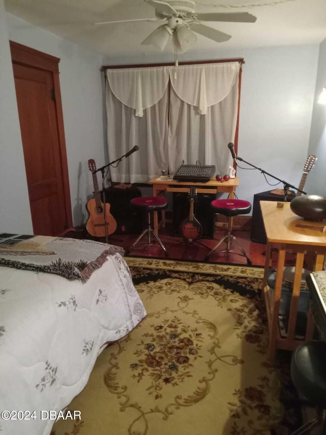 bedroom featuring ceiling fan