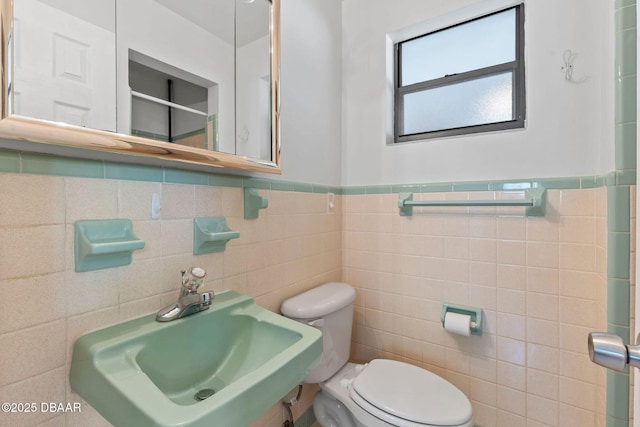 321 Scotland Dr, Holly Hill, FL 32117 - full bath with a sink, tile walls, toilet, wainscoting, and a shower