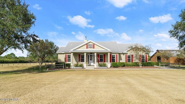 view of front of house featuring a front lawn