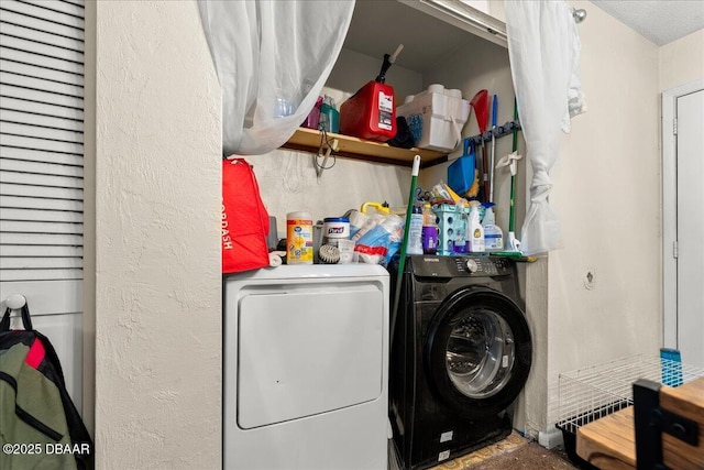 laundry area with laundry area and independent washer and dryer