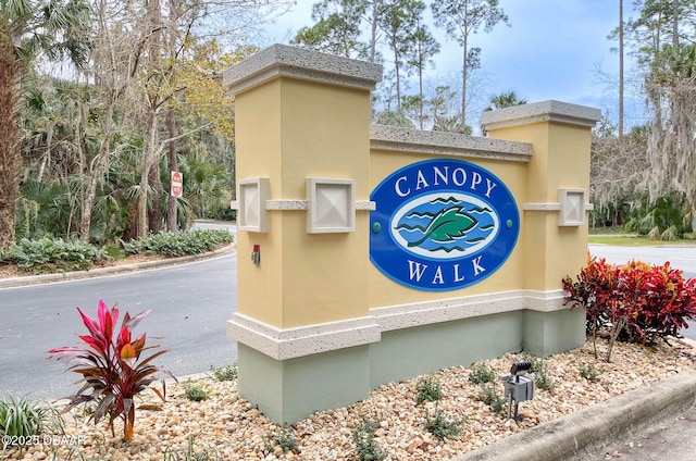 view of community / neighborhood sign