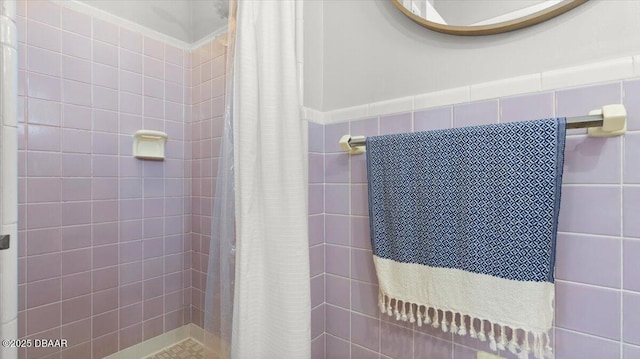 full bath featuring a tile shower