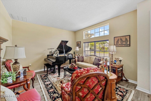 21 Whittingham Ln, Palm Coast, FL 32164 - living area with baseboards, wood finished floors, visible vents, and a textured ceiling