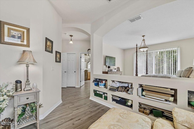 21 Whittingham Ln, Palm Coast, FL 32164 - foyer with arched walkways, wood finished floors, visible vents, and baseboards