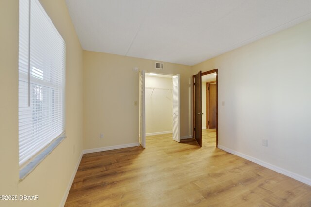 unfurnished room featuring a textured ceiling, ceiling fan, and hardwood / wood-style floors