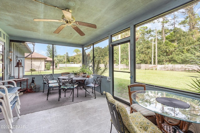 sunroom / solarium featuring ceiling fan