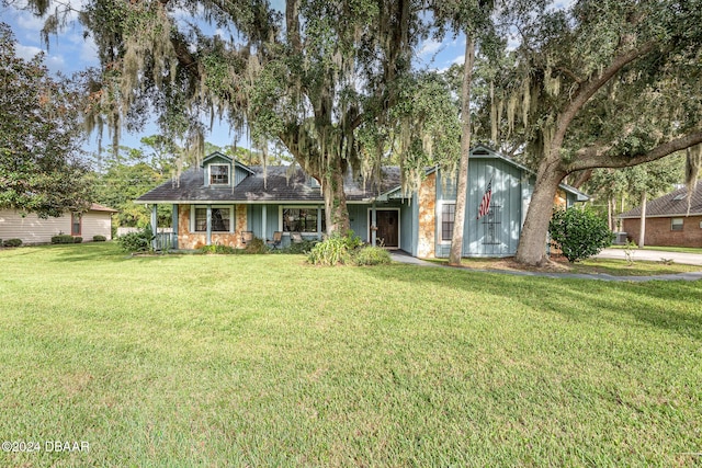 view of front facade with a front lawn