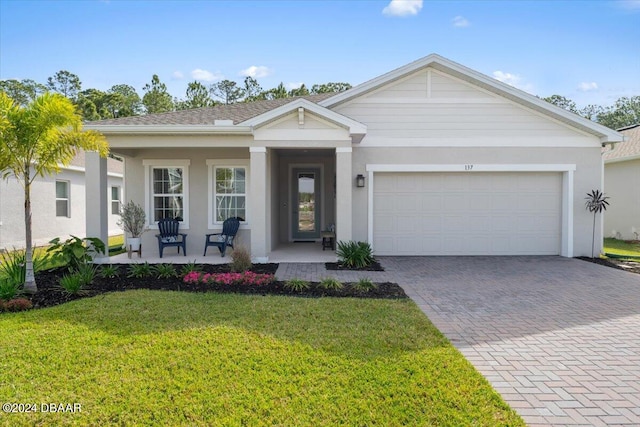 view of front of house featuring a front lawn and a garage