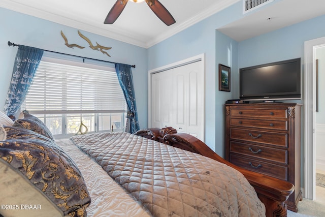 bedroom featuring ornamental molding, a closet, visible vents, and a ceiling fan