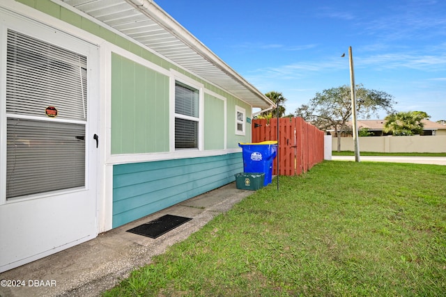 exterior space featuring a yard