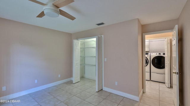 laundry area with visible vents, baseboards, ceiling fan, washing machine and clothes dryer, and light tile patterned flooring