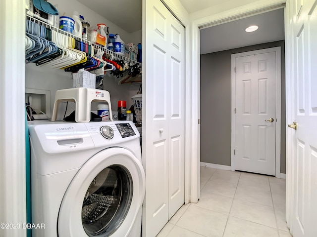 washroom with washer / clothes dryer and light tile patterned floors