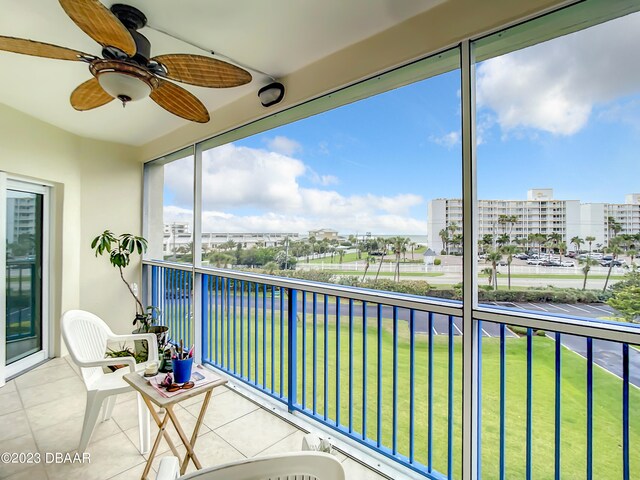 unfurnished sunroom with ceiling fan