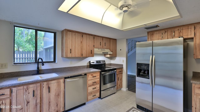 201 Pine Cone Trl, Ormond Beach, FL 32174 - kitchen featuring stainless steel appliances, under cabinet range hood, a sink, dark countertops, and visible vents