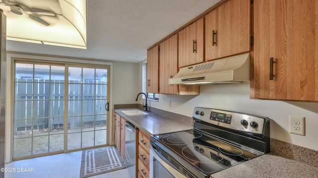 201 Pine Cone Trl, Ormond Beach, FL 32174 - kitchen with stainless steel appliances, under cabinet range hood, a textured ceiling, a sink, and brown cabinets