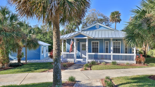 view of front of home with covered porch and a front lawn